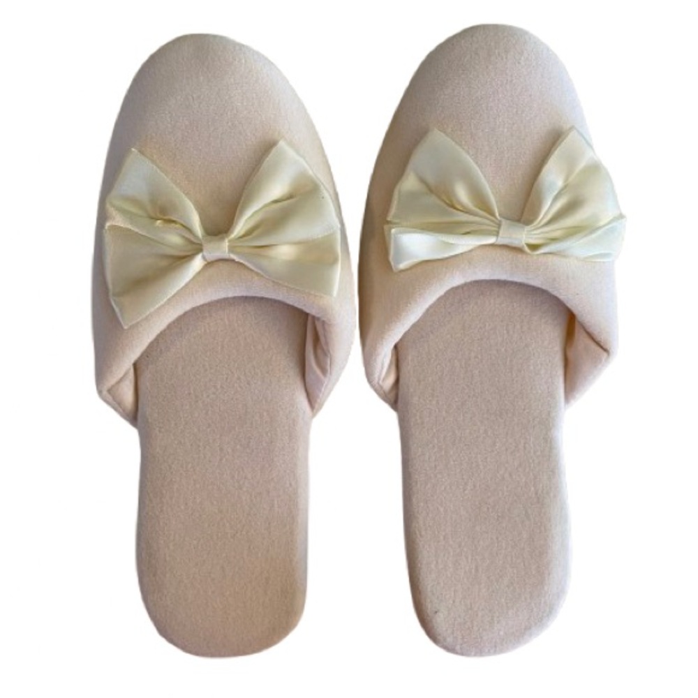 Vintage Madye’s Women’s Cream Slippers w/ Satin Bow Size 6.5 to 7.5 Original Pkg